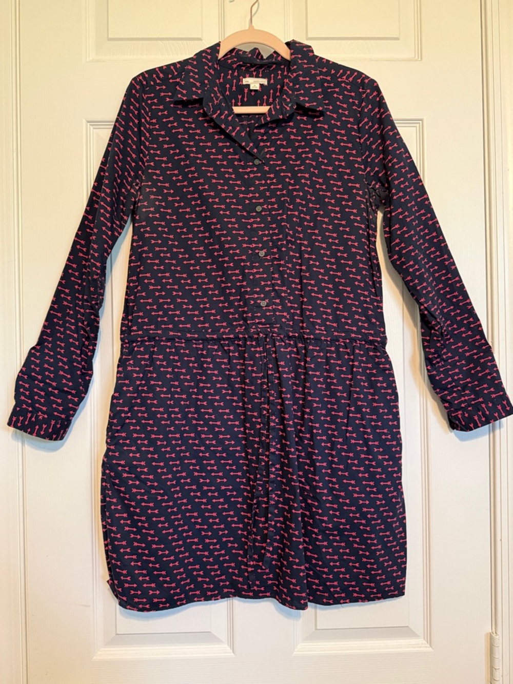 GAP Navy Top with Coral Arrow Print